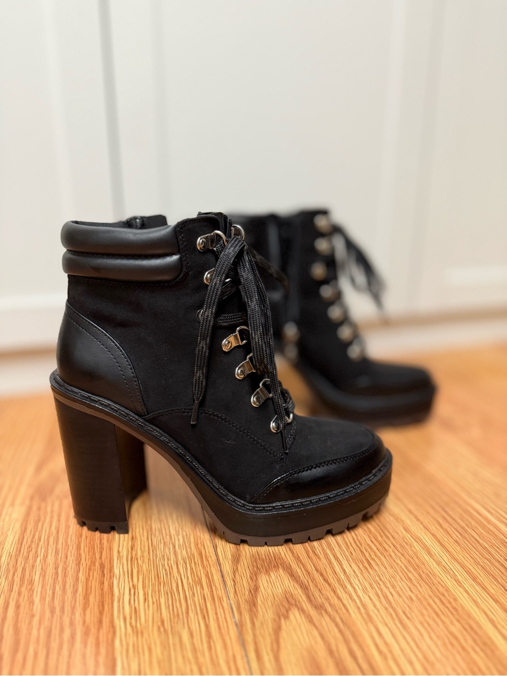 Jennifer Lopez Black Lace-Up Block Heel Ankle Boots - Picture 5 of 7